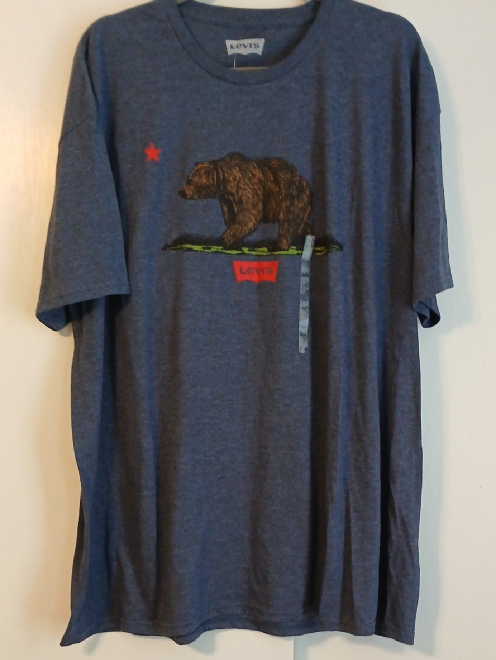 Levi's Navy Heather Short-Sleeve Bear Graphic Tee in Size 2XL (NWT)